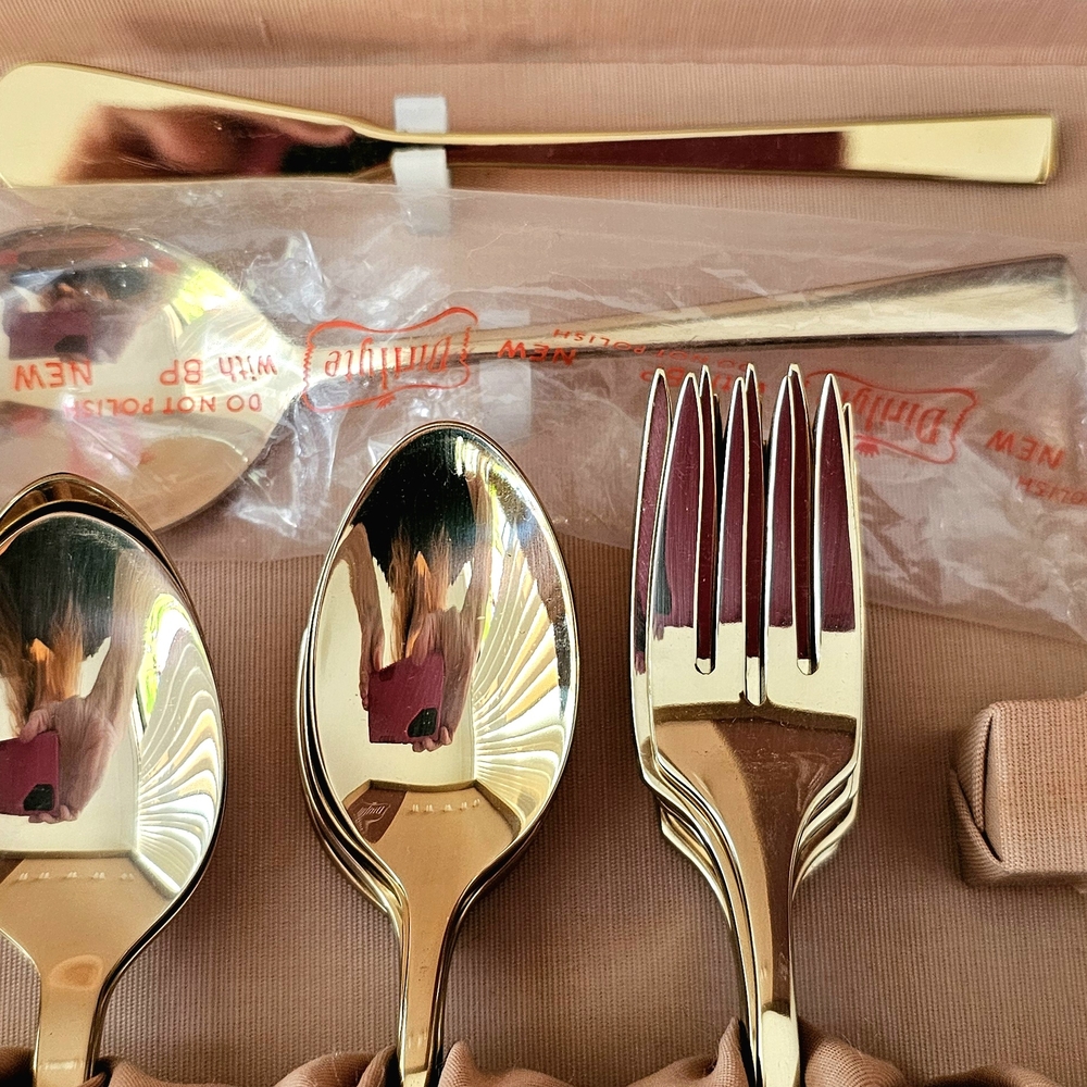 VINTAGE DIRILYTE DIRIGOLD GOLDTONE FLATWARE WITH GOLD WOOD BOX